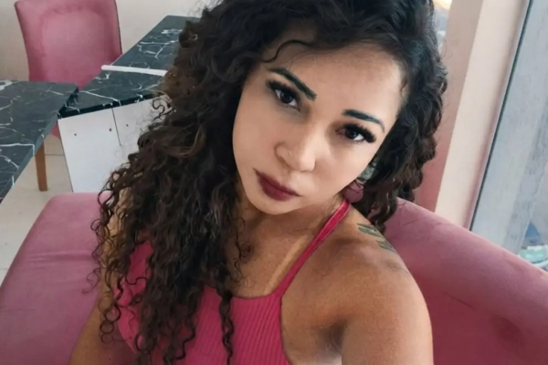Maria Aparecida, de 36 anos, relata complicações após procedimento estético com endolaser