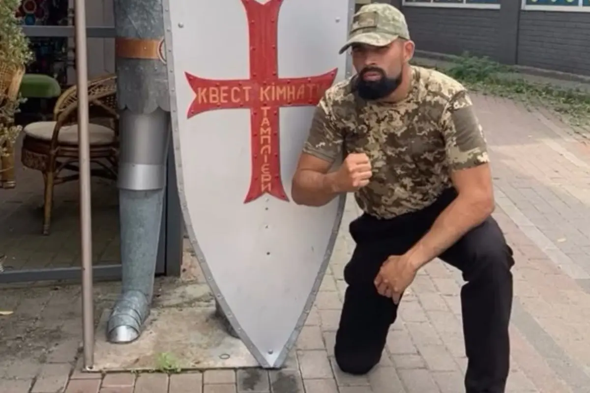 Gabriel Rezende, de 28 anos, que morreu como voluntário na guerra da Ucrânia, gostava de viajar e servir às Forças Armadas do país (Foto: redes sociais)
