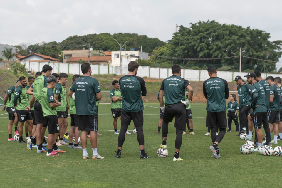 Elenco do América-MG decreta greve devido aos salários atrasados