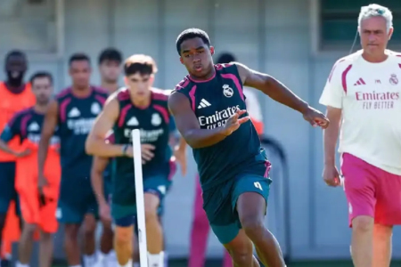 Mourinho garante estreia de Endrick na Champions