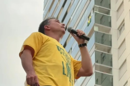 ‘Tentativa de homicídio’, diz Flávio Bolsonaro após carreata ser atingida por ovos em Goiânia; vídeo no Jardim Goiás