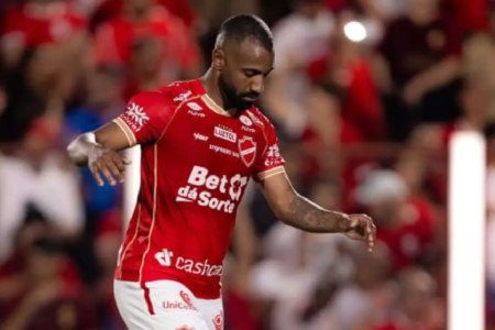 Éverton Galdino garante vitória do Vila Nova sobre Londrina no primeiro tempo