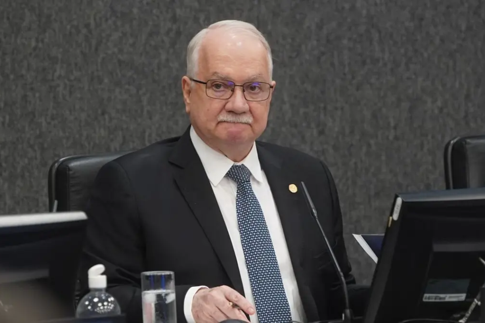 Ex-ministros do STF querem que Fachin assuma rédeas da crise na Corte