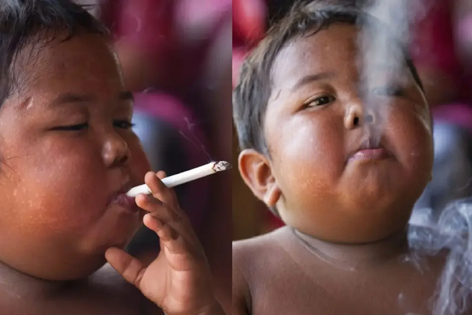 Como está o bebê que fumava 40 cigarros por dia aos 2 anos de idade na Indonésia? Veja foto vídeo Ardi Rizal fumando de fraldas