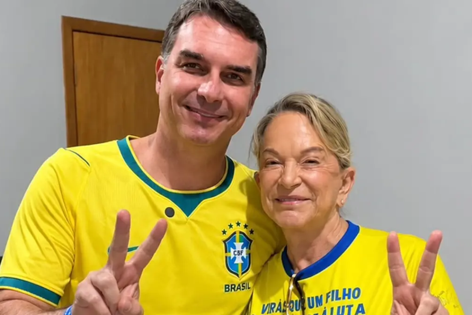 Em Goiânia, Flávio e Magda fecham aliança e trocam afagos