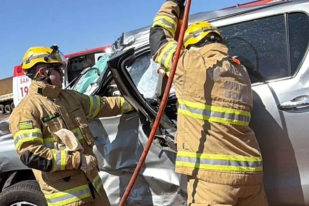 Bombeiros atendem acidente na GO-174