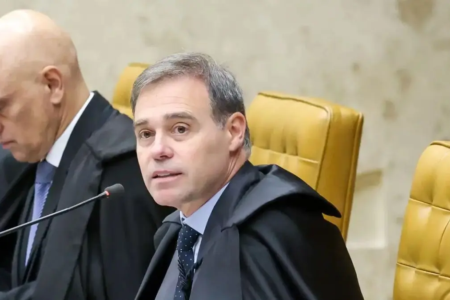 Ministros Alexandre de Moraes e André Mendonça