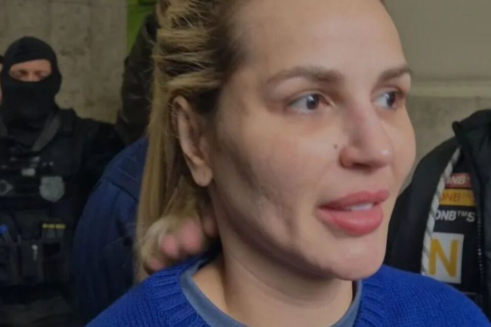 Deolane Bezerra no ato da prisão
