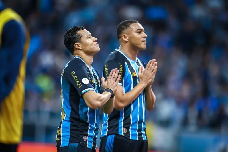 Grêmio vence o Internacional no Grenal 454 e vai para as semis da Copa do Brasil