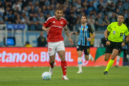 Grêmio vence o Internacional no Grenal 454 e vai para as semis da Copa do Brasil