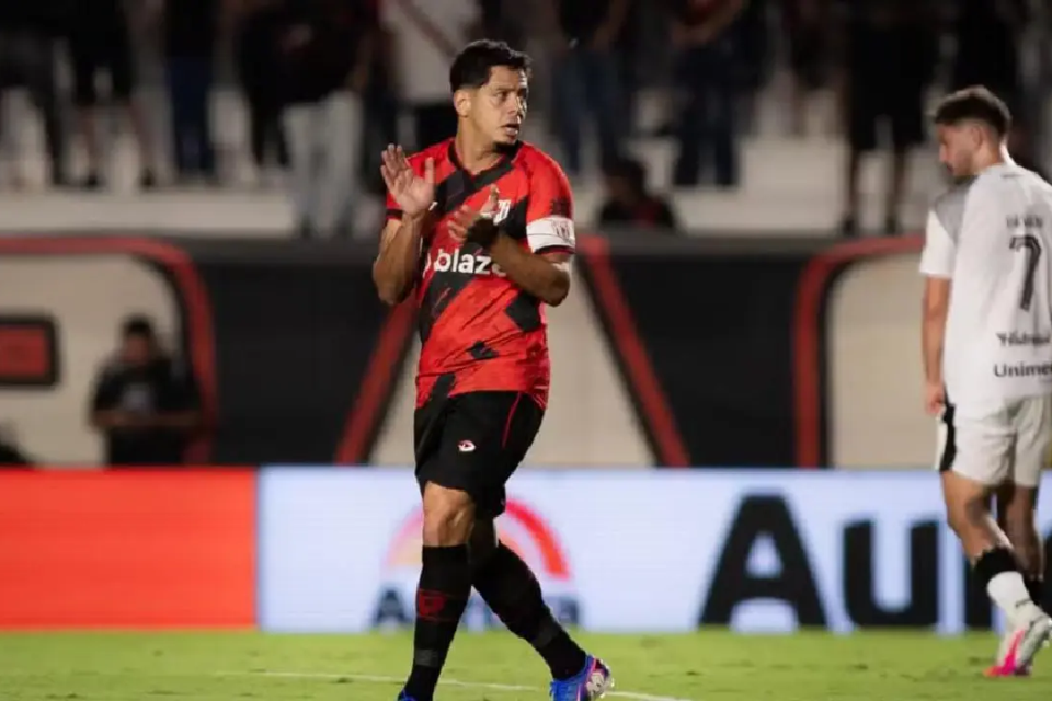 Atlético vence o Ceará no primeiro tempo