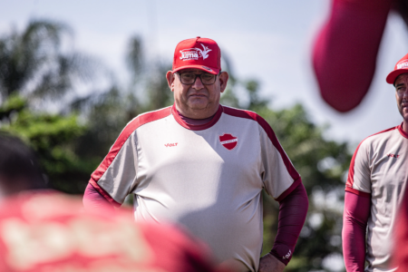 Guto Ferreira fala em união no Vila após sucesso na Série B