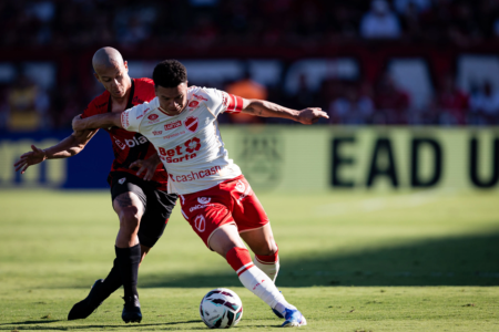 Vila venceu o Atlético no Accioly por 2 a 0