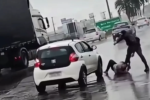 Homem toma e arremessa arma de PM durante abordagem na BR-040, em Valparaíso