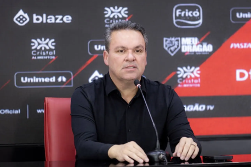 Adson diz não ser petista e diz não gostar de quem segue o partido