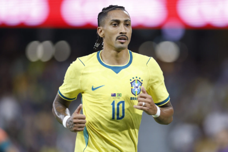Raphinha é cortado da seleção