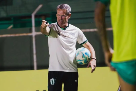Ito Roque novo técnico do Goiânia