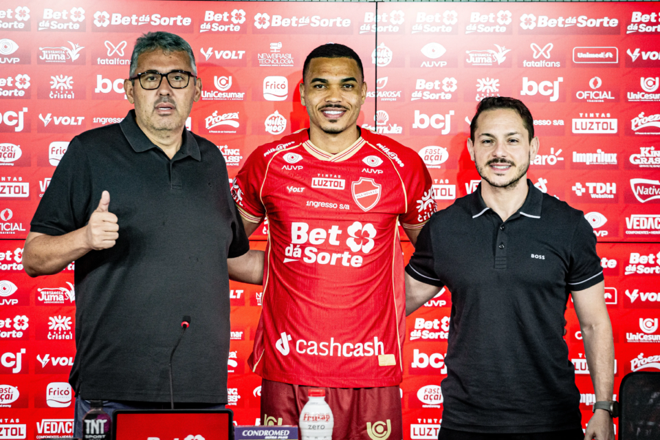 Vila Nova apresenta Jonathan Costa