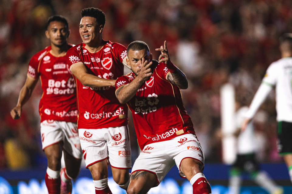 André Luís marcou pelo terceiro jogo consecutivo, e Vila Nova venceu o América-MG por 1 a 0