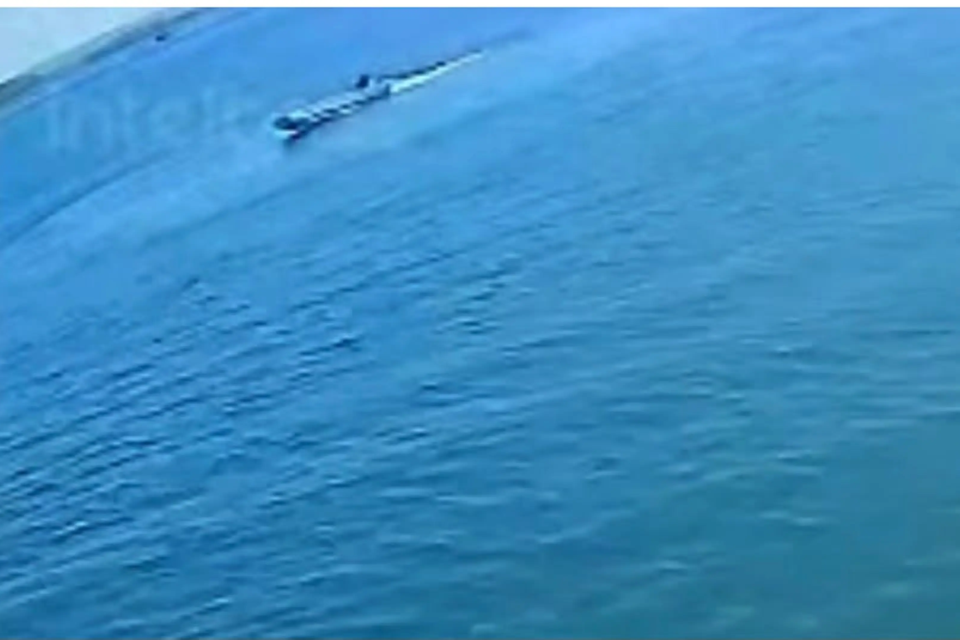 Embarcação no Lago das Brisas, em Buriti Alegre, antes do acidente que deixou um homem morto e uma criança de 4 anos desaparecida (Foto: Reprodução/Instagram)