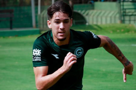 Lucas Rodrigues se apresenta na Seleção Brasileira e vira desfalque no Goiás