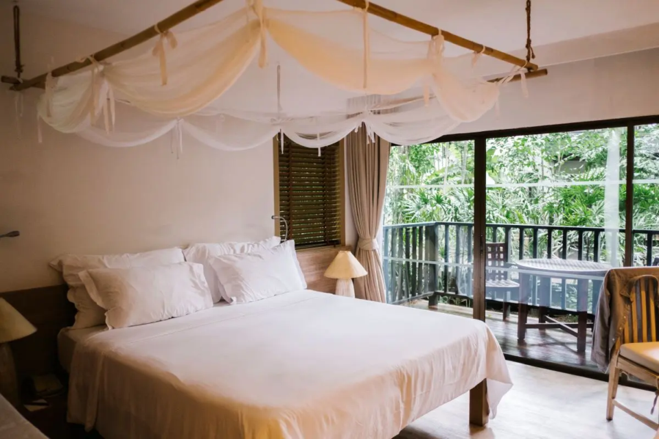 luxury-chill-bedroom-hotel-1788904351