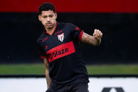 Marrony se recupera de lesão no púbis e volta a ser opção no Atlético