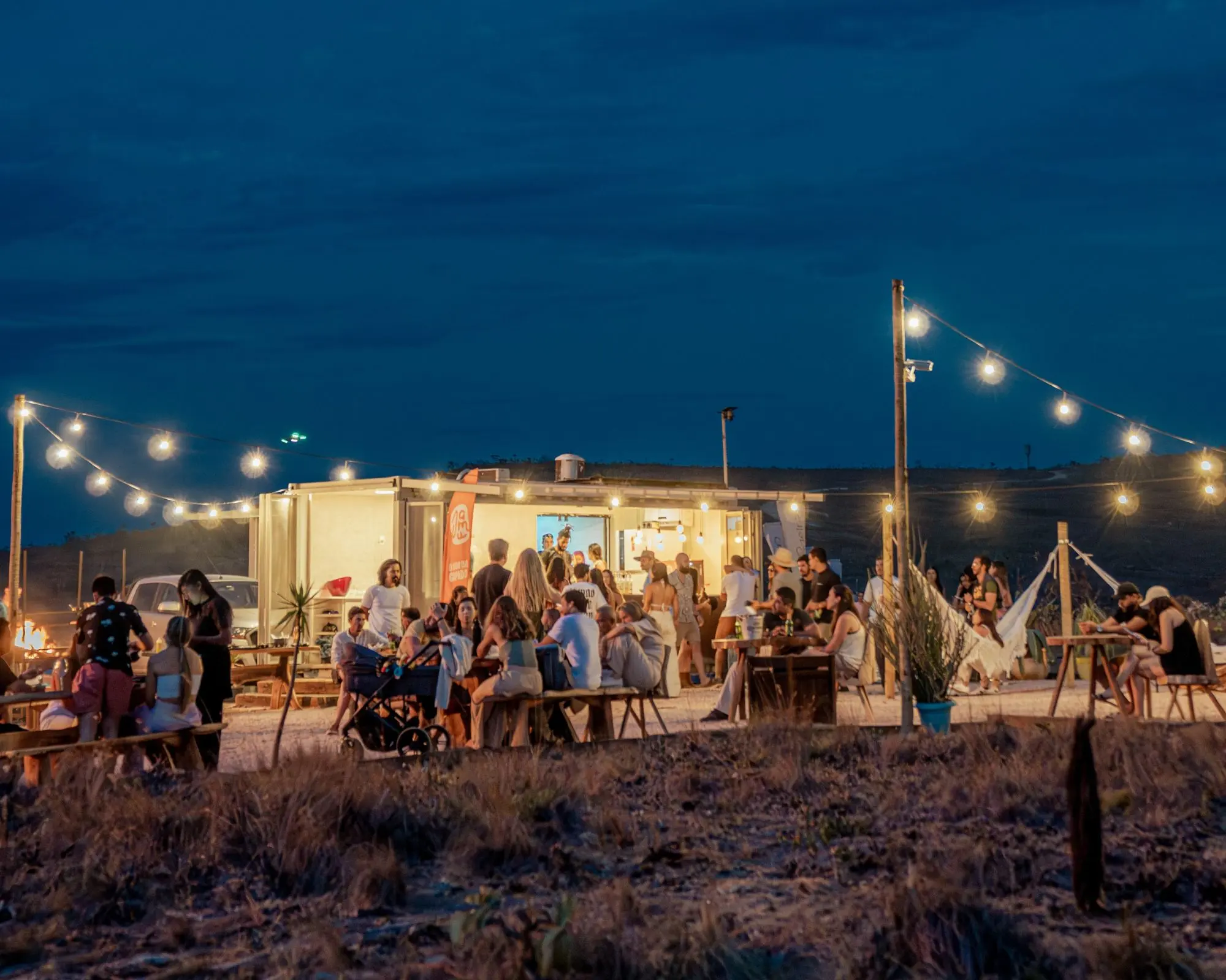 Festival une música, pôr do sol e Lua Cheia na Chapada dos Veadeiros