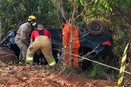 Mulher morre após capotamento na zona rural de Palmeiras de Goiás