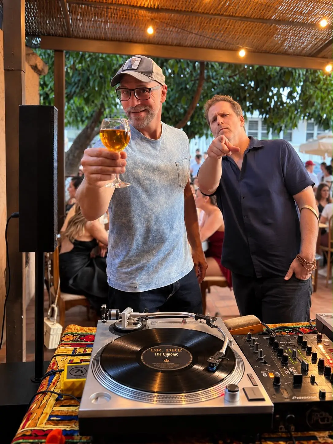 Noah Danby com produtor norte americano Adam em Goiás