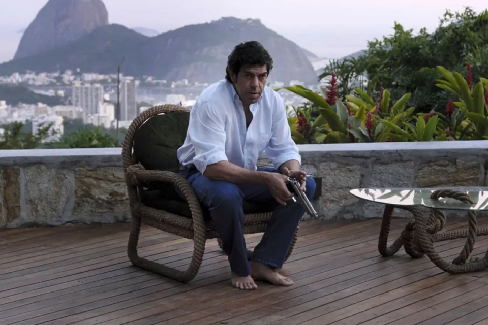 Cena de *O Traidor*, filme de Marco Bellocchio inspirado na trajetória de Tommaso Buscetta e na ruptura do código de silêncio da Cosa Nostra (Foto: Reprodução/Sony Pictures Classics)