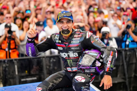 Jorge Martín comemora vitória na corrida sprint da MotoGP
