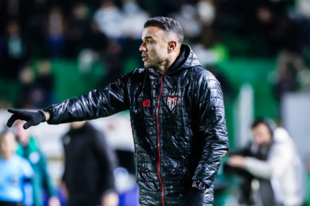 Roger Silva elogia elenco do Atlético após empate com o Juventude