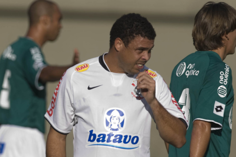 Ronaldo Fenômeno nos gramado de Goiás