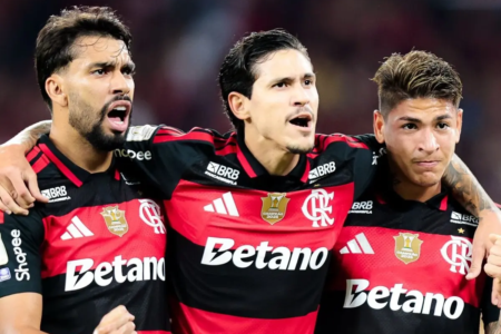 Jogadores do Flamengo comemoram gol contra o Mirassol