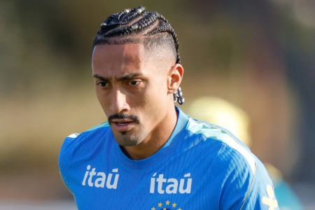 Raphinha em treino da seleção brasileira