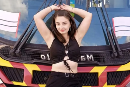 Mulher se casa com ônibus, faz tatuagem e vira faxineira para ficar perto do amor; veja fotos Yeline teme perder o amor da sua vida