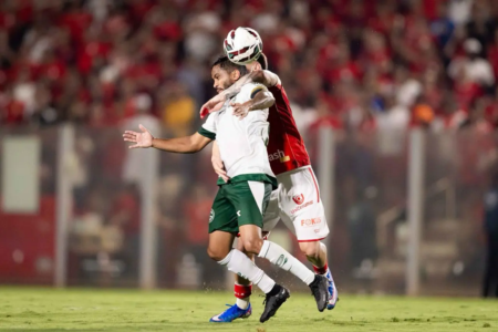 Vila Nova x Goiás clássico cheio de faltas