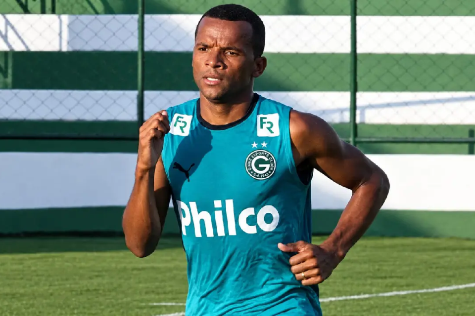 Ex-lateral do Goiás, Vitor assume o comando técnico do Goiânia Sub-20