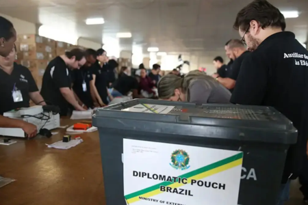 Quase 1 milhão de brasileiros no exterior poderão votar nas eleições