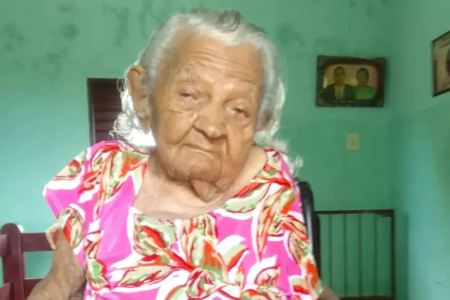 Aos 121 anos, moradora do Rio é reconhecida oficialmente como mulher mais velha do Brasil Deolira Glicéria nasceu antes do voo do 14 Bis