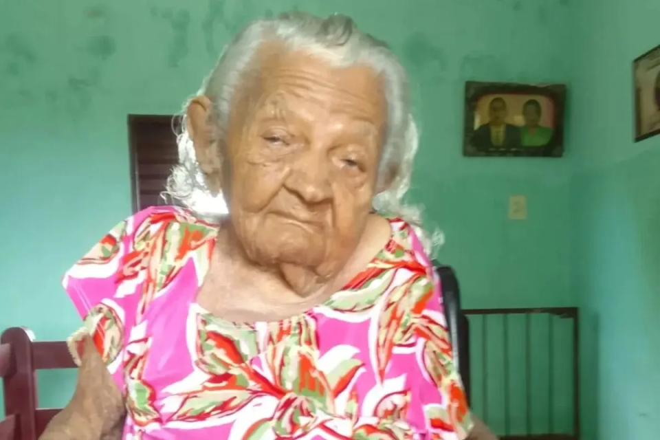 Aos 121 anos, moradora do Rio é reconhecida oficialmente como mulher mais velha do Brasil Deolira Glicéria nasceu antes do voo do 14 Bis