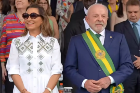 Luiz Inácio Lula da Silva participa do desfile de 7 de Setembro em Brasília ao lado da primeira-dama Janja