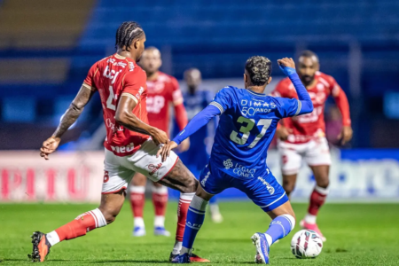 Jogo entre Avaí e Vila Nova na Série B