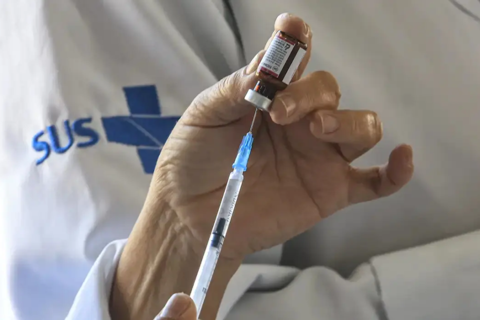 Vacina: SUS vai oferecer imunizante contra a pneumonia para quem tem mais de 85 anos Pneumo 20 sorotipos de Streptococcus pneumoniae