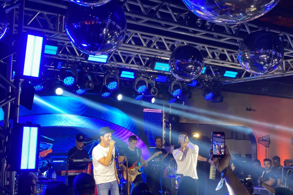 Israel & Rodolffo fazem show para convidados em Goiânia