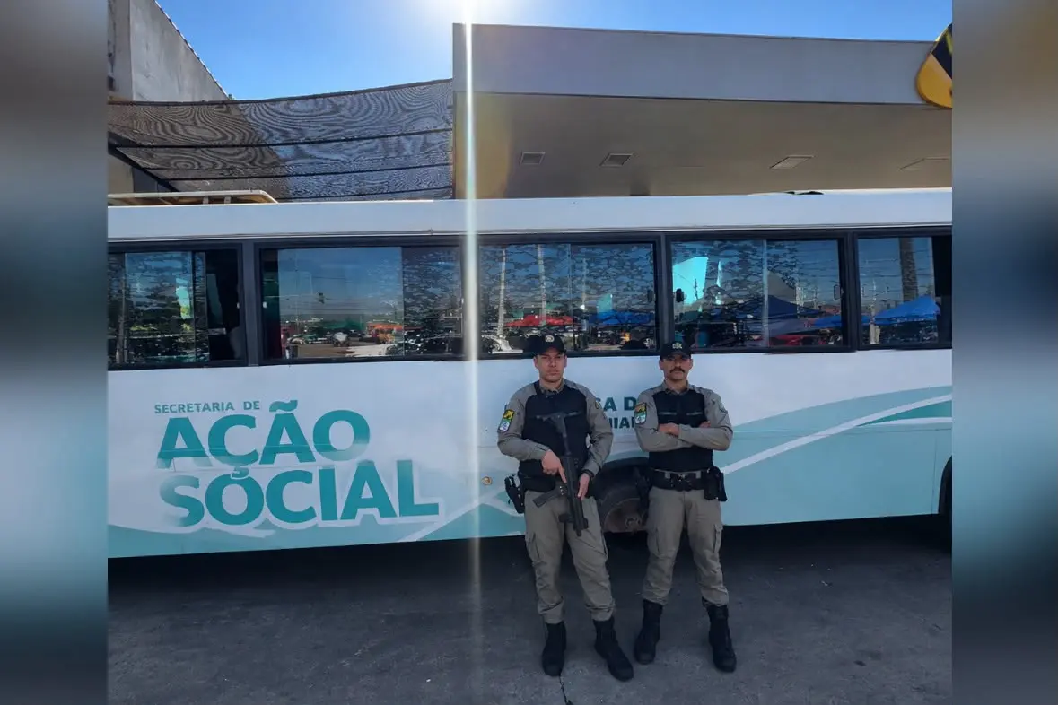 Homem bebe e furta ônibus da Prefeitura de Caldas Novas para buscar amigos usuários de drogas
