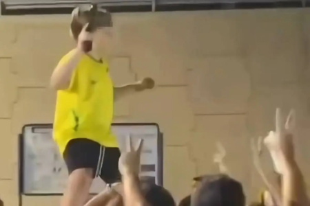 Ministério Público e polícia investigam caso de criança com objeto semelhante a arma em ato de Flávio Bolsonaro