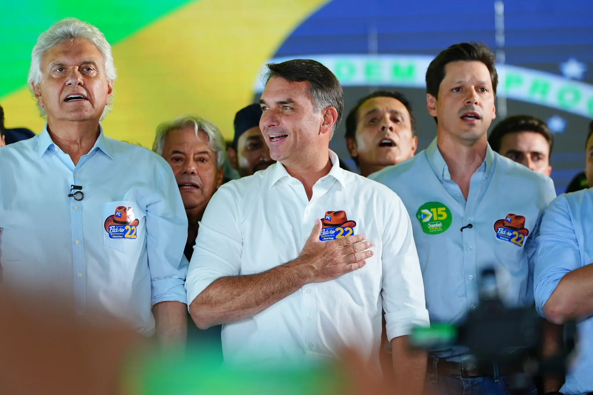 Flávio Bolsonaro ao lado de Ronaldo Caiado e Daniel Vilela em Goiânia, no início do 2º turno (Foto: Divulgação)