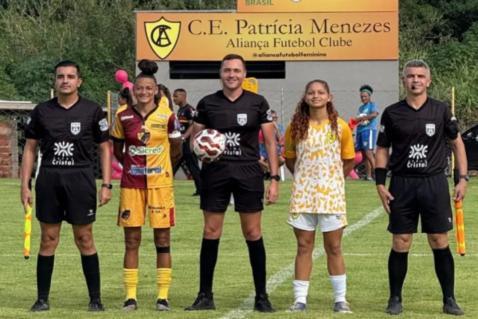 Planalto goleou o Aliança pelo Goianão Feminino